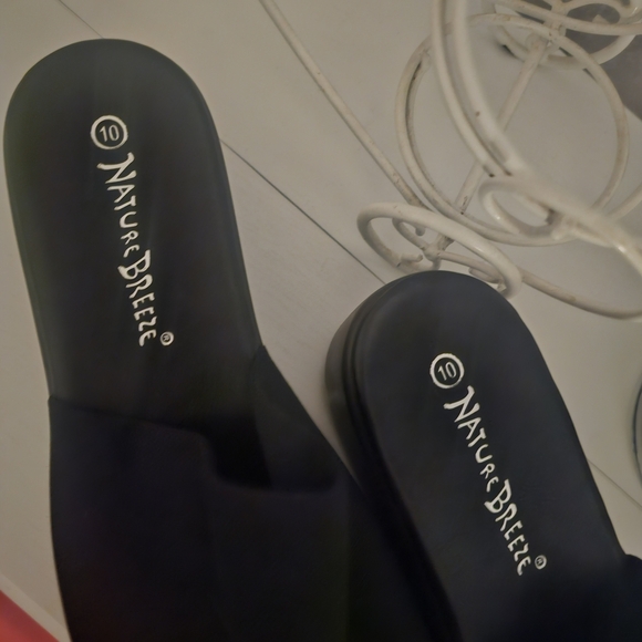 Nature Breeze Sleek Black Platform Slides - Picture 5 of 8